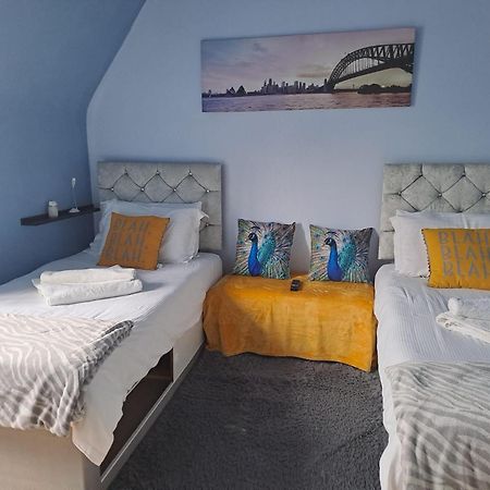 3 Bedroom Brixton Apartment Londra Esterno foto