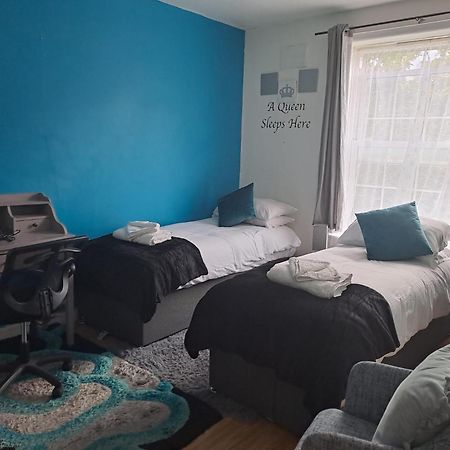 3 Bedroom Brixton Apartment Londra Esterno foto