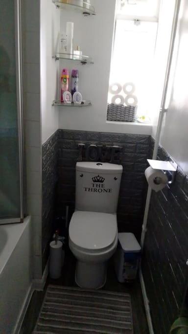 3 Bedroom Brixton Apartment Londra Esterno foto