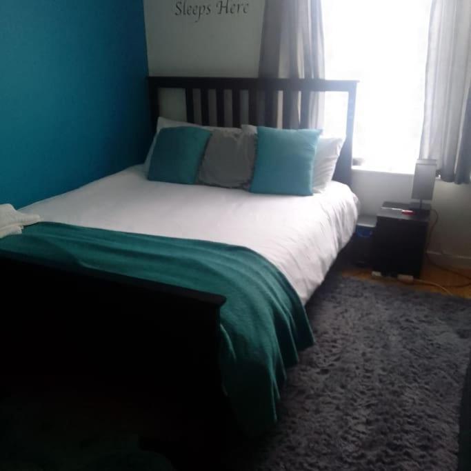3 Bedroom Brixton Apartment Londra Esterno foto