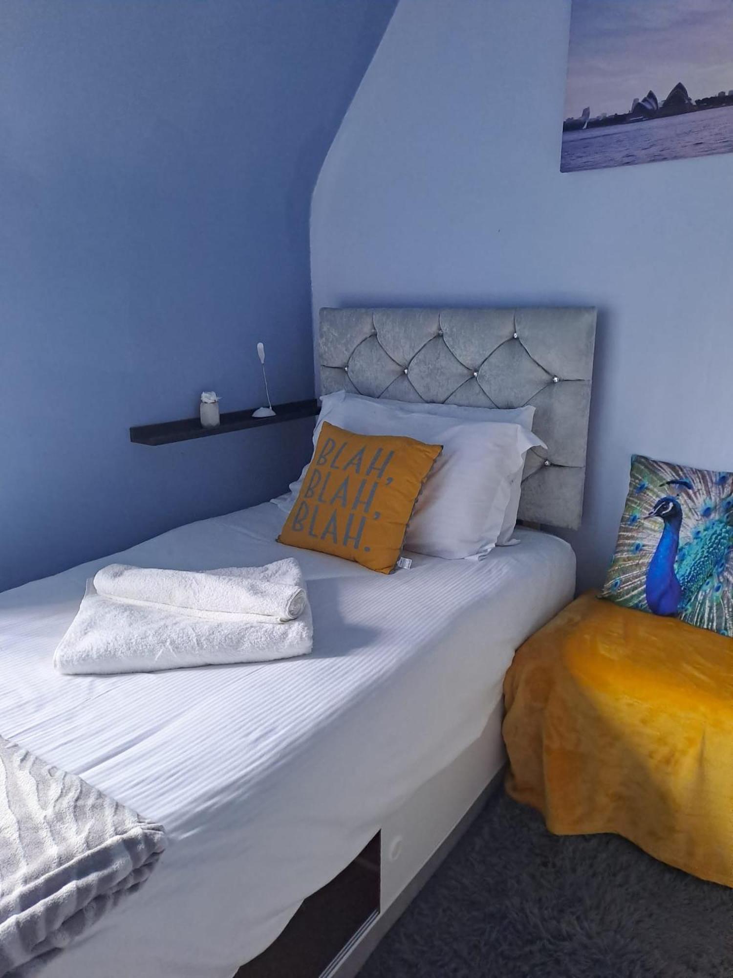 3 Bedroom Brixton Apartment Londra Esterno foto