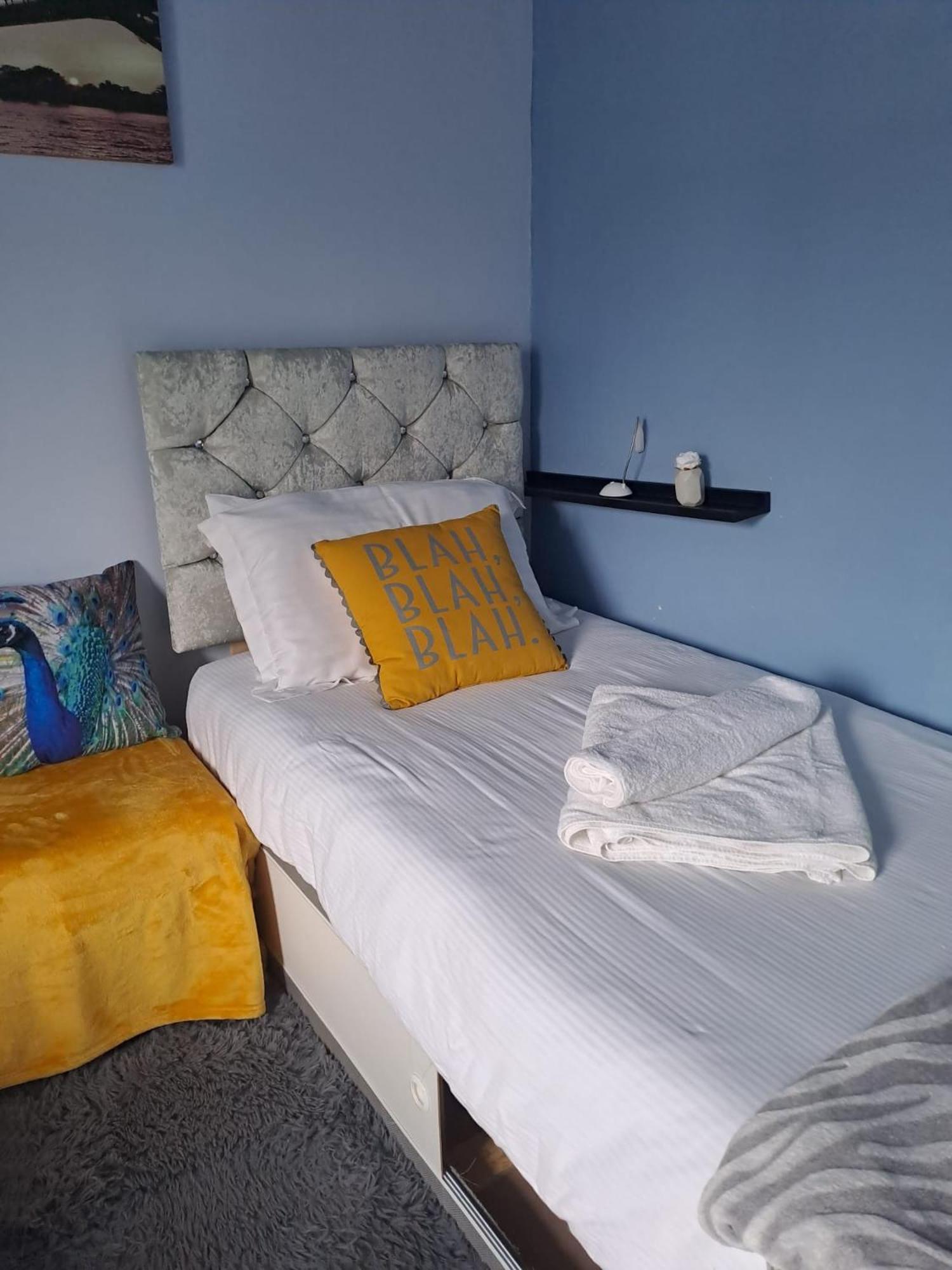 3 Bedroom Brixton Apartment Londra Esterno foto